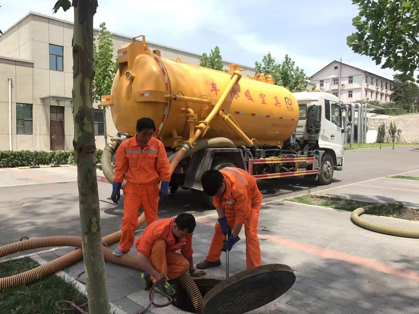 寿宁化粪池清理与5-8吨吸粪车施工效率分析